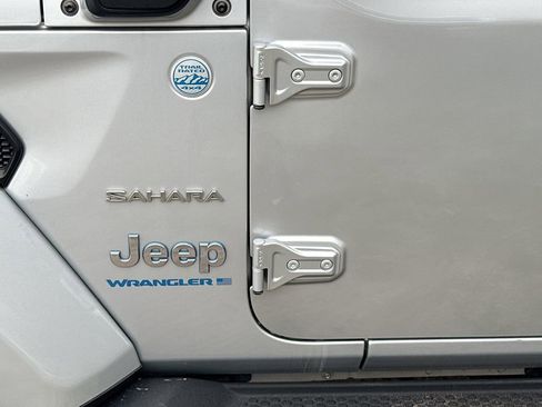 Used 2023 Jeep Wrangler Unlimited Sahara w/ Cold Weather Group image 34