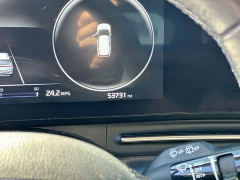 Used 2024 Kia Carnival SX Prestige image 32