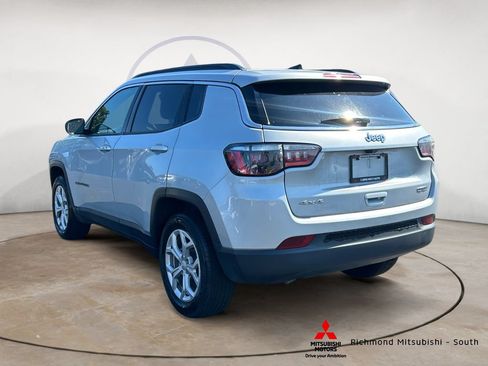 Used 2024 Jeep Compass Latitude AWD/4WD image 5