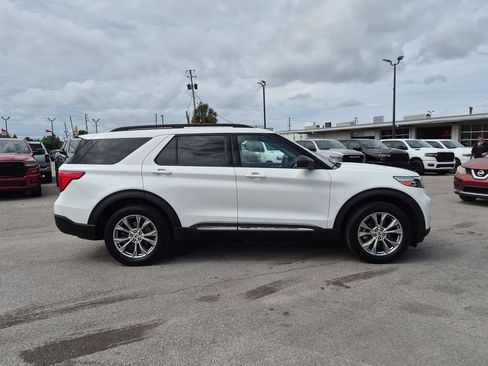 Used 2021 Ford Explorer XLT w/ Equipment Group 202A AWD/4WD image 4