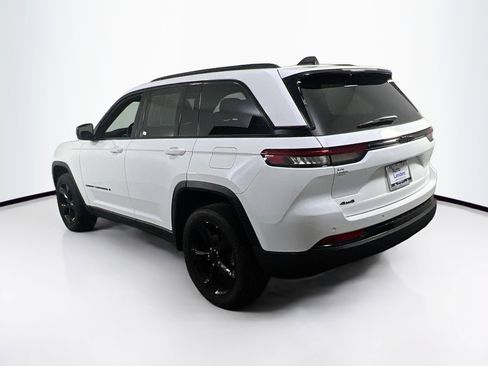 Used 2023 Jeep Grand Cherokee Altitude image 7
