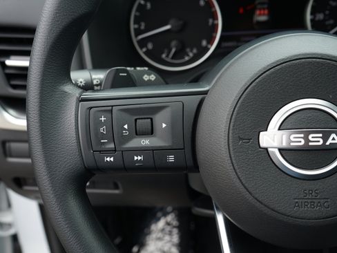 Used 2024 Nissan Rogue SV image 28