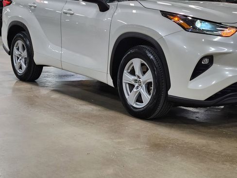 Used 2021 Toyota Highlander LE image 16