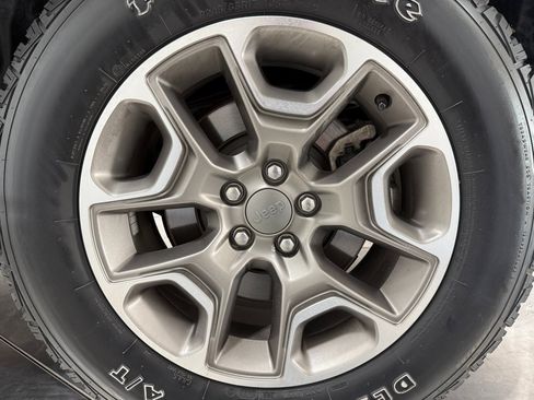 Used 2022 Jeep Cherokee Trailhawk w/ Sound & Nav Group image 56