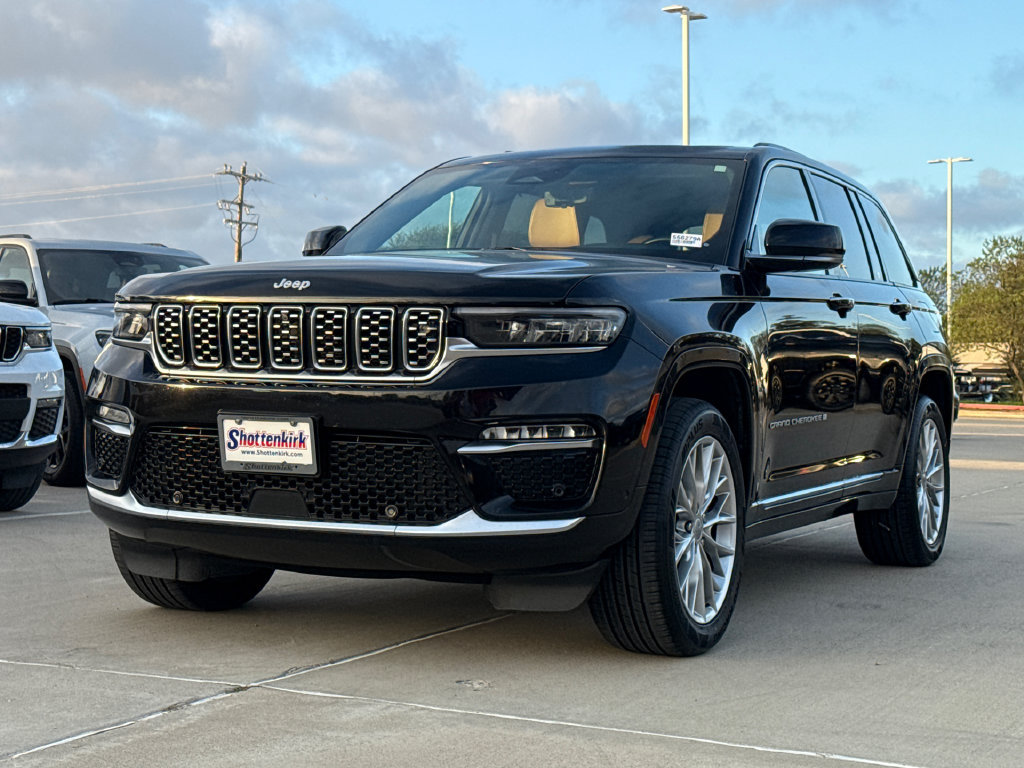Used 2024 Jeep Grand Cherokee Summit w/ Adv Protech Group IV AWD/4WD image 3