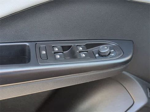 Used 2024 Volkswagen Taos SE image 38