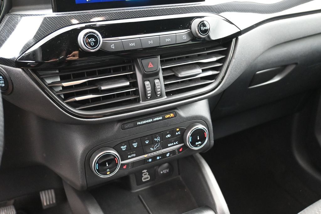 Used 2025 Ford Escape ST-Line Select AWD/4WD image 18