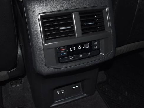 Used 2021 Volkswagen Atlas SE image 29