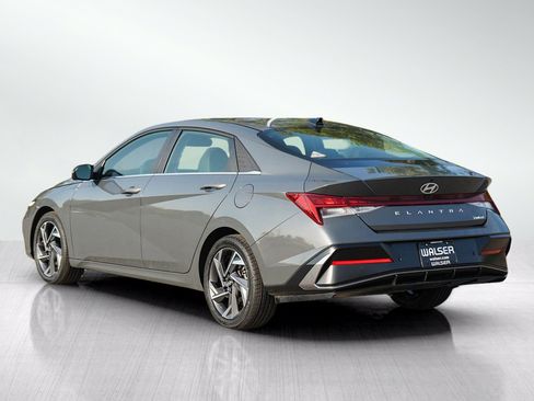 Used 2024 Hyundai Elantra Limited FWD image 3