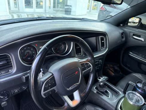 Used 2017 Dodge Charger SXT w/ AWD Plus Group image 6