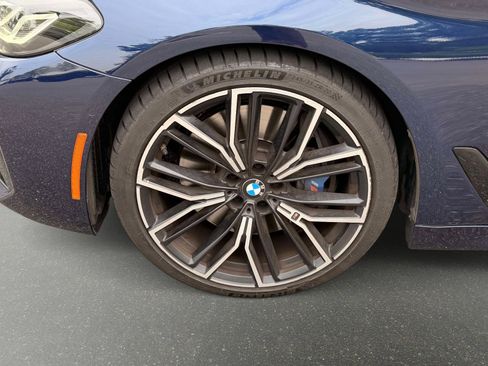 Used 2022 BMW M550i xDrive w/ Dynamic Handling Package AWD/4WD image 10