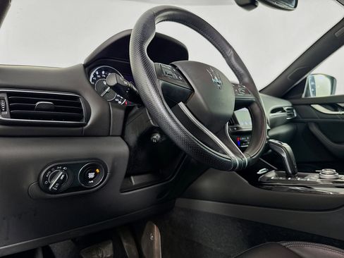 Used 2021 Maserati Levante image 22