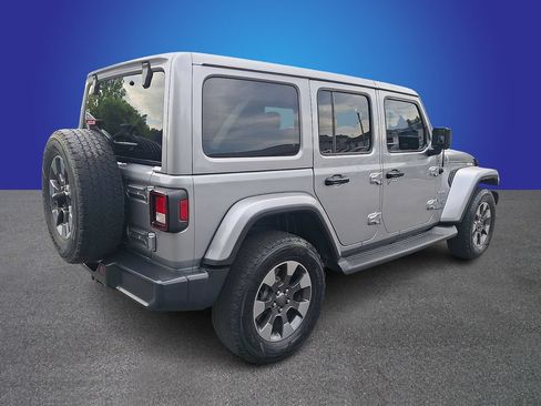 Used 2018 Jeep Wrangler Unlimited Sahara w/ Cold Weather Group AWD/4WD image 4