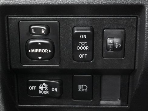 Used 2019 Toyota Tundra SR5 w/ SR5 Upgrade Package RWD image 18