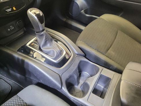 Used 2021 Nissan Rogue Sport S image 26