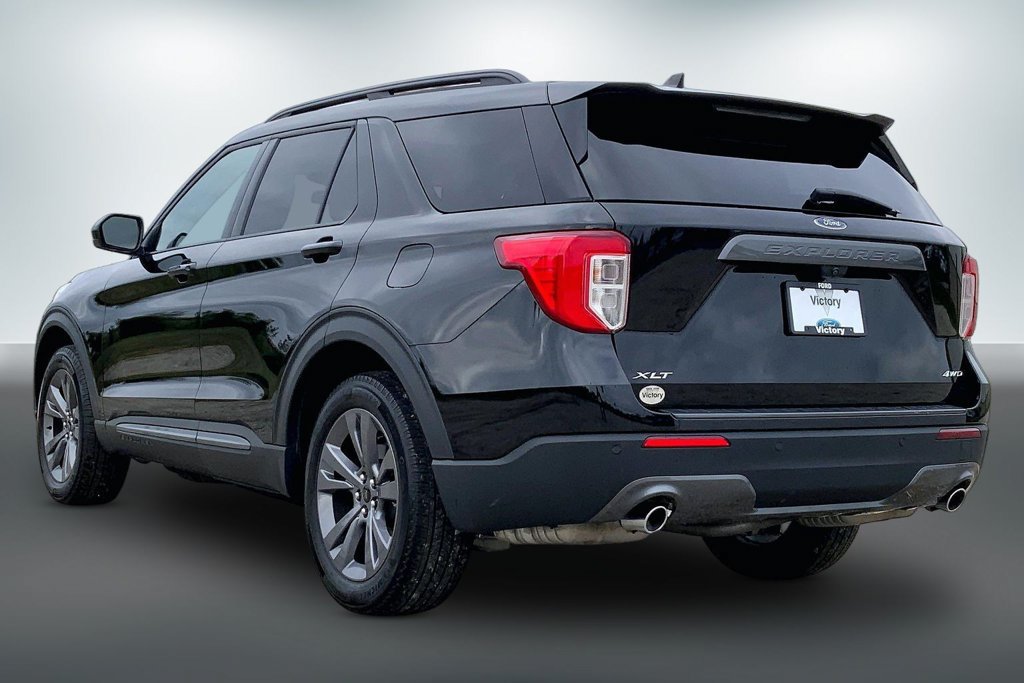 Used 2023 Ford Explorer XLT w/ Equipment Group 202A AWD/4WD image 11