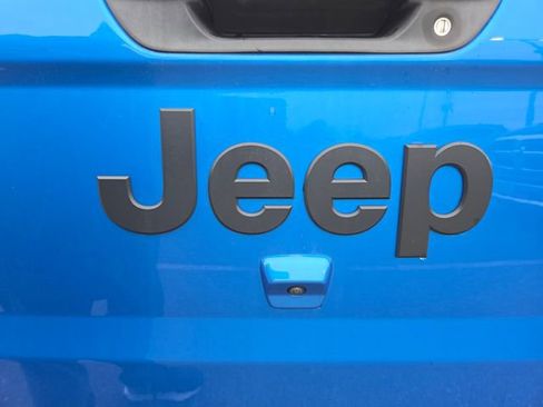 Used 2021 Jeep Gladiator Sport AWD/4WD image 28