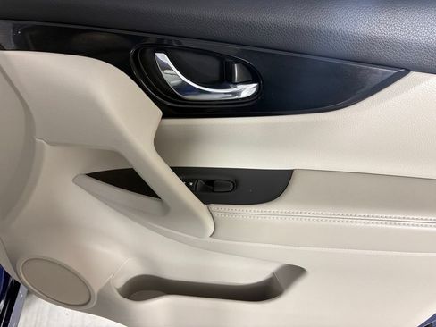 Used 2022 Nissan Rogue Sport SL w/ Premium Package FWD image 12