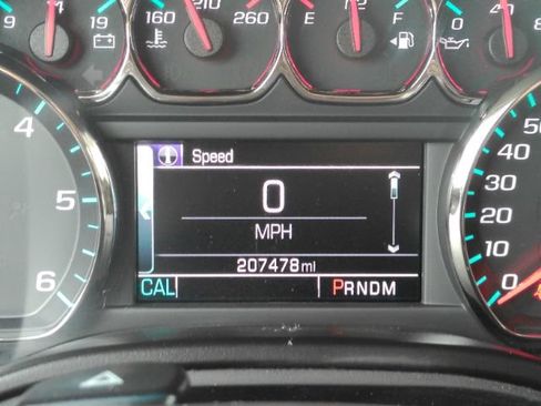 Used 2016 Chevrolet Suburban LT RWD image 47