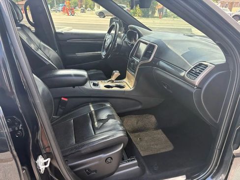 Used 2017 Jeep Grand Cherokee Overland AWD/4WD image 9