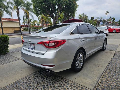 Used 2015 Hyundai Sonata SE w/ Option Group 09 FWD image 5