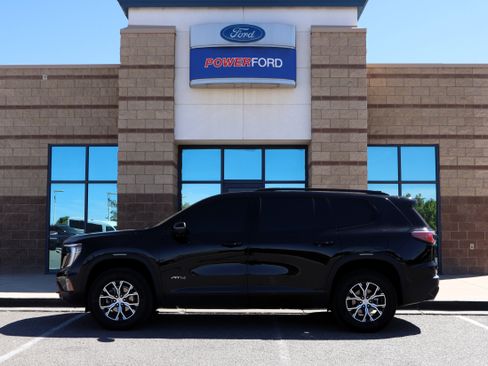 Used 2024 GMC Acadia AT4 w/ Luxury Package AWD/4WD image 9