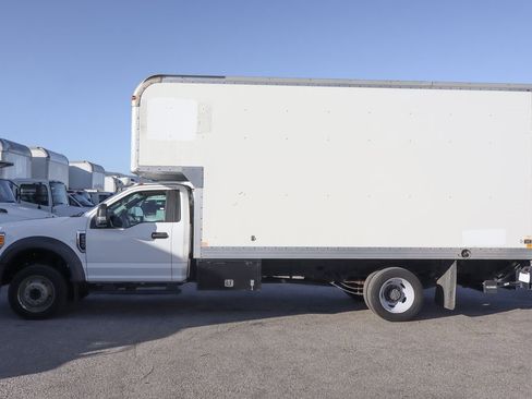 Used 2017 Ford F550 2WD Regular Cab Super Duty image 5