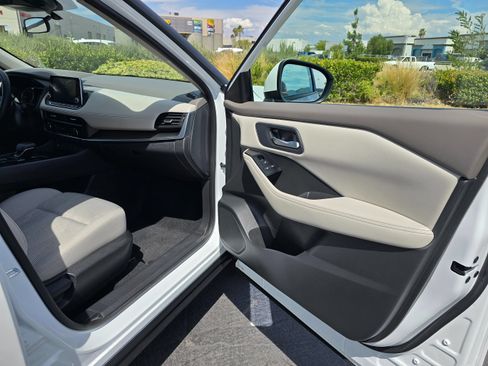 Used 2025 Nissan Rogue SV FWD image 31