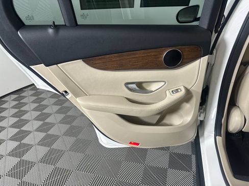 Used 2020 Mercedes-Benz GLC 300 image 24
