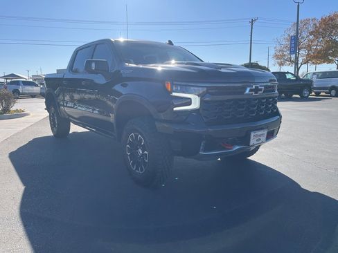 Used 2025 Chevrolet Silverado 1500 ZR2 image 8