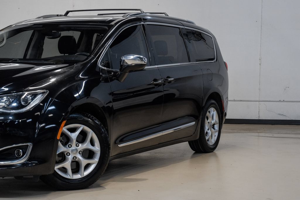 Used 2020 Chrysler Pacifica Limited FWD image 7