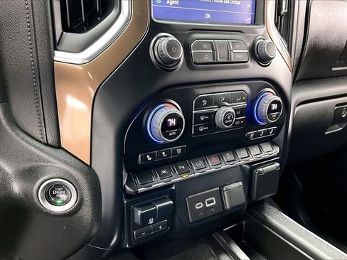 Used 2022 Chevrolet Silverado 1500 High Country w/ Technology Package image 32