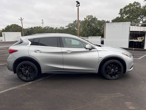 Used 2018 INFINITI QX30 Premium w/ Navigation Package image 9