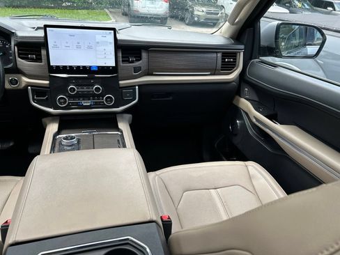 Used 2024 Ford Expedition Limited RWD image 11