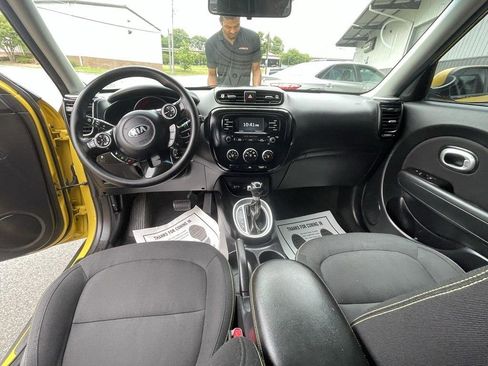 Used 2016 Kia Soul + FWD image 19