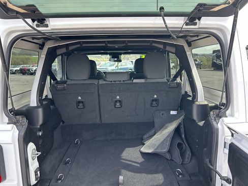 Used 2025 Jeep Wrangler Sahara w/ Safety Group image 18