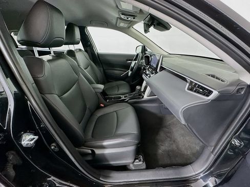 Certified 2025 Toyota Corolla Cross XLE FWD image 25