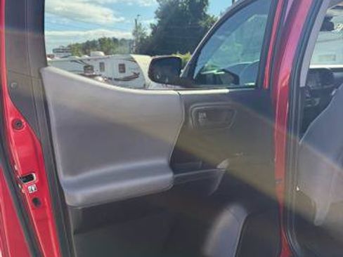 Used 2020 Toyota Tacoma SR AWD/4WD image 11