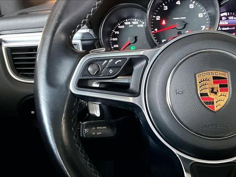 Used 2018 Porsche Macan image 23