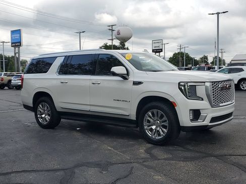 Used 2021 GMC Yukon XL Denali AWD/4WD image 3