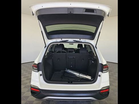 Used 2025 Volkswagen Taos S w/ Taos MDO Package image 10