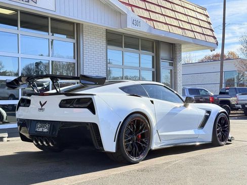 Used 2016 Chevrolet Corvette Z06 w/ 3LZ Preferred Equipment Group image 10