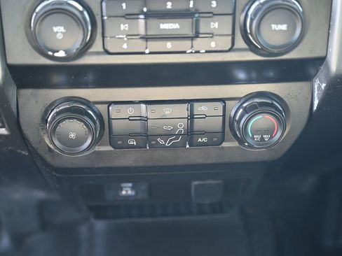 Used 2021 Ford F250 XLT w/ Camper Package image 30