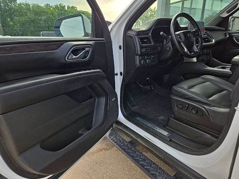Used 2023 Chevrolet Suburban Z71 w/ Luxury Package AWD/4WD image 31