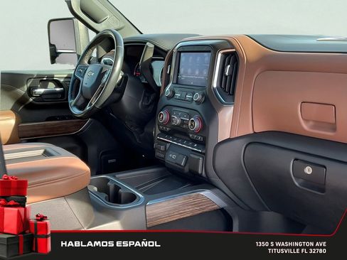 Used 2022 Chevrolet Silverado 2500 High Country w/ Technology Package image 16