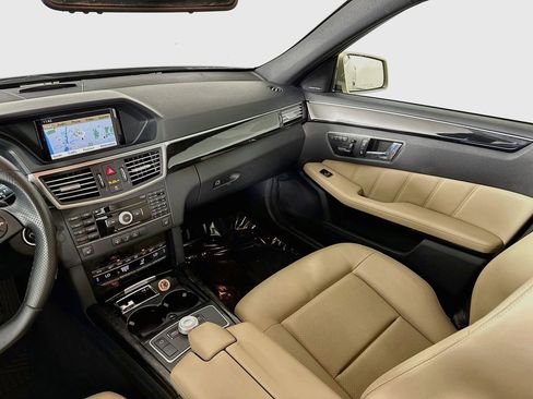 Used 2010 Mercedes-Benz E 350 4MATIC Sedan image 24