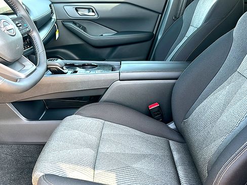 New 2026 Nissan Rogue SV FWD image 8