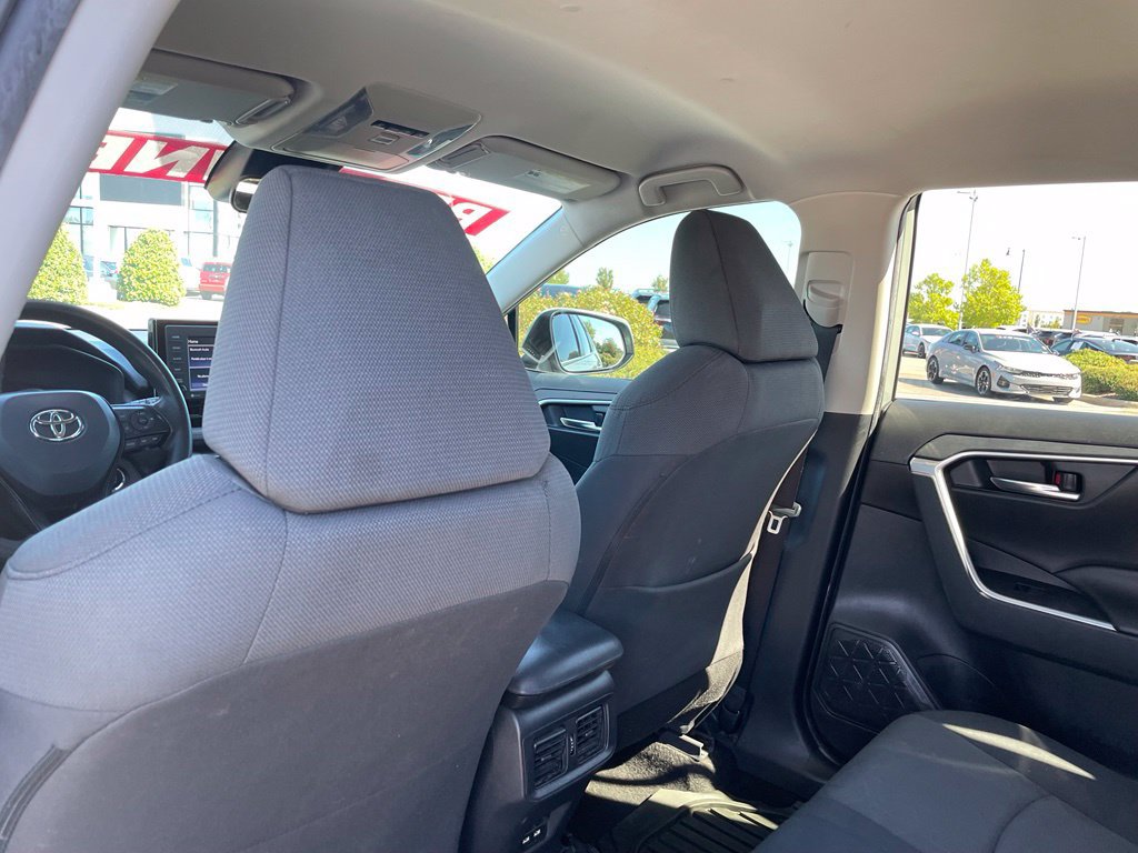 Used 2021 Toyota RAV4 XLE AWD/4WD image 26