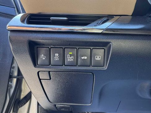 Used 2016 Toyota Avalon Limited w/ Toyota Safety Sense Package image 10