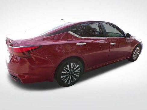 Used 2024 Nissan Altima 2.5 SV w/ SV Premium Package FWD image 7